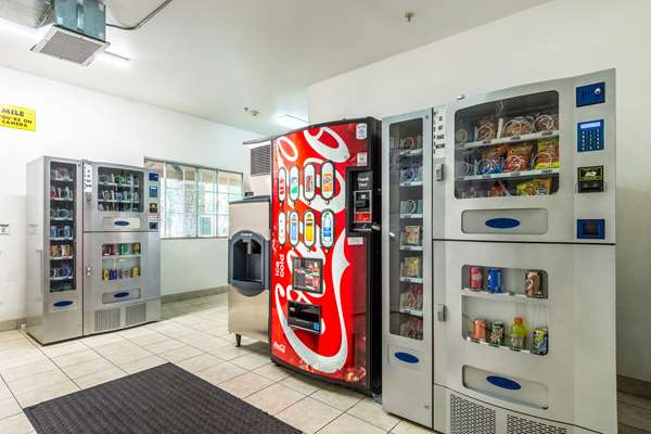  - Studio 6 Extended Stay Hotel Bakersfield