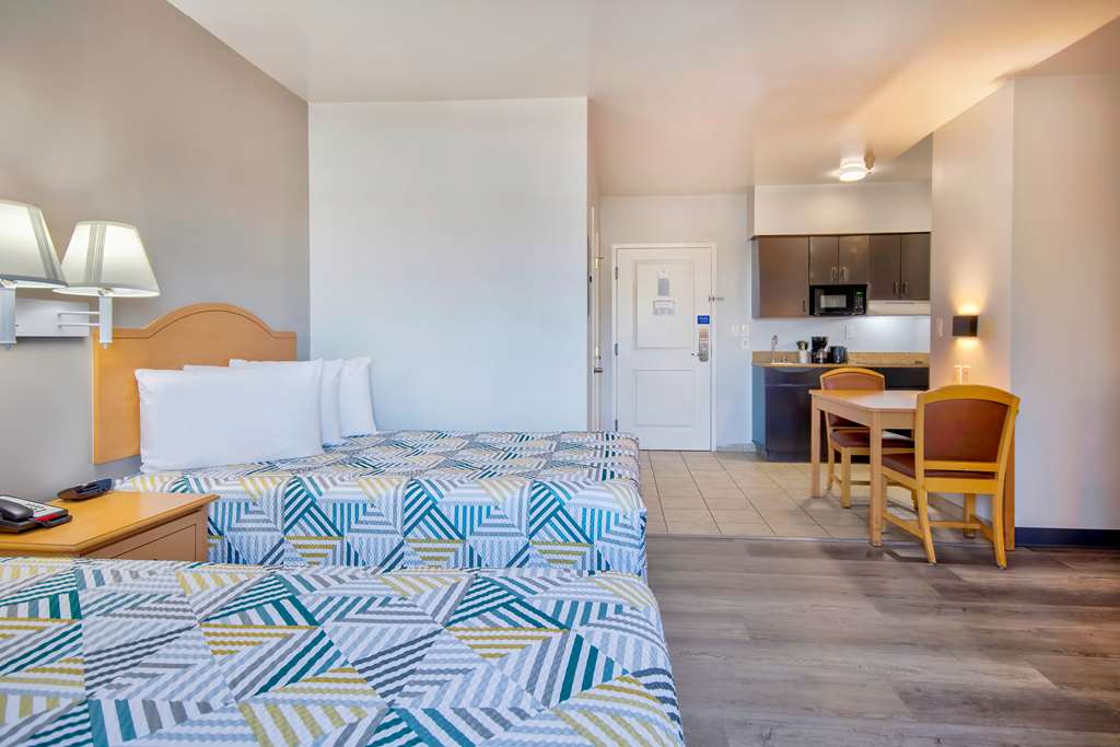 STUDIO 6 BAKERSFIELD-guestroom-Guest Room,On-Site.jpg