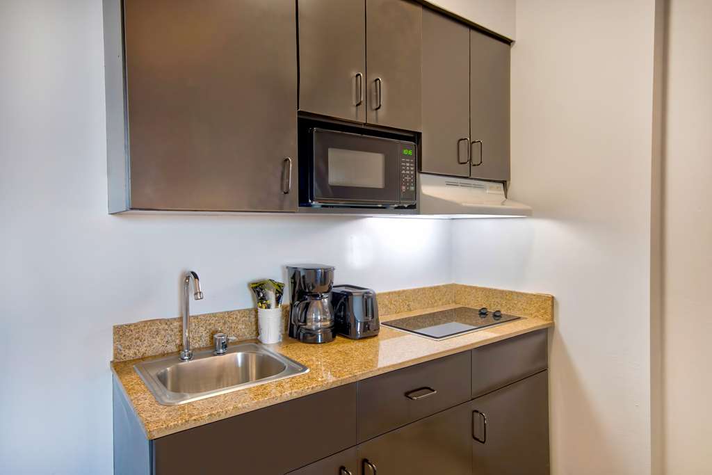 STUDIO 6 BAKERSFIELD-guestroom-Guest Room,Guest Room Amenity,Kitchen/Kitchenette,On-Site.jpg