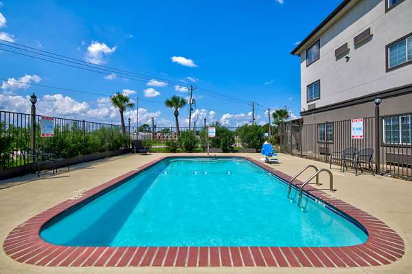 Pool - Studio 6 Extended Stay Hotel Bay City