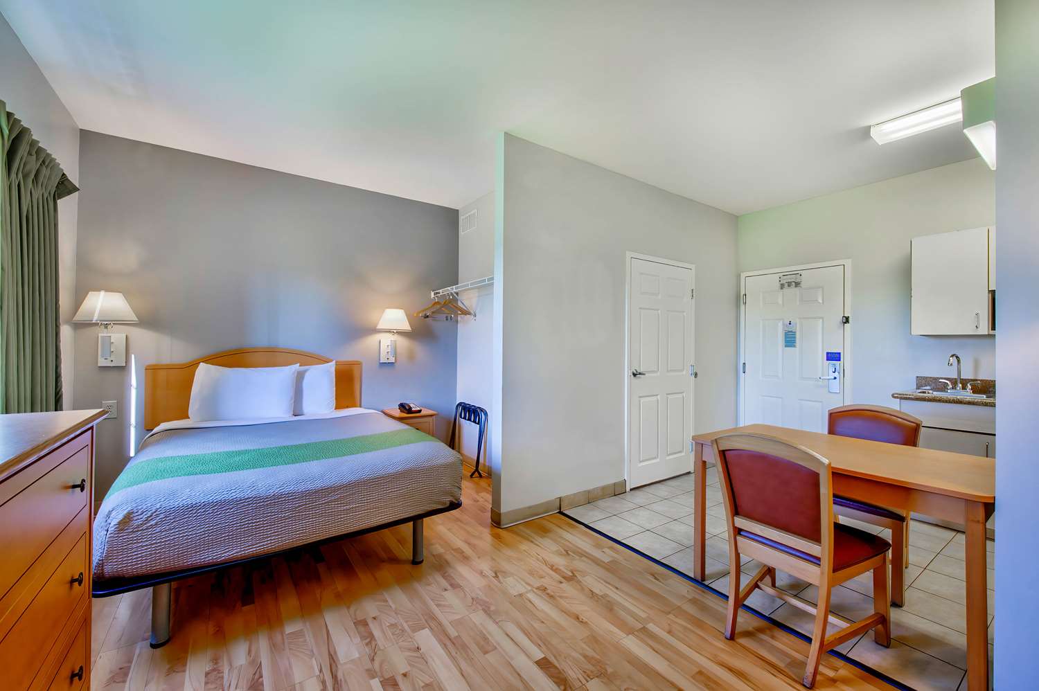 Studio 6 Extended Stay Hotel Sulphur I10, Exit 23, LA See Discounts