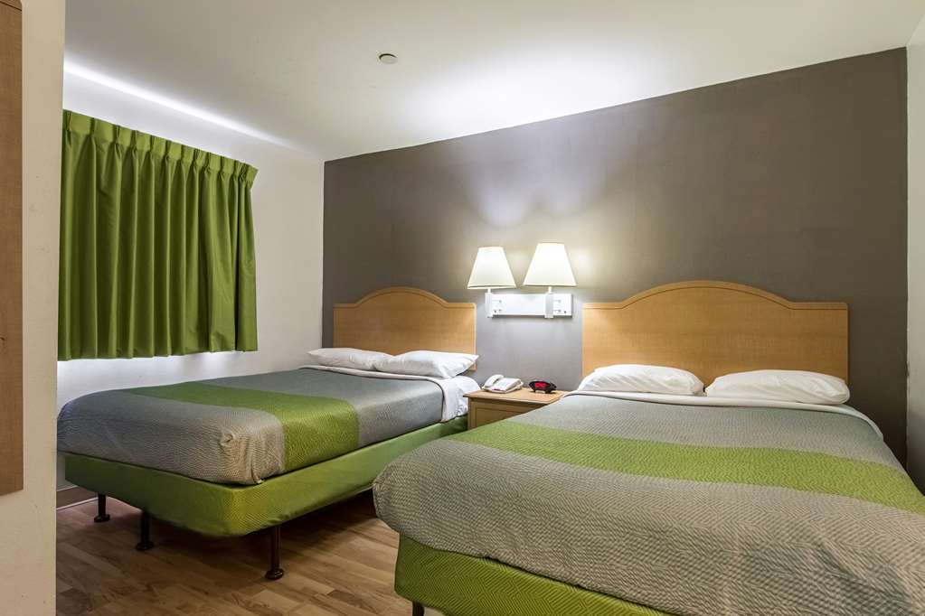 STUDIO 6 LAFAYETTE LA-guestroom-Guest Room,Bedding,Guest Room Amenity,On-Site,Furnishings,Telephone,Double Room,Standard Room.jpg