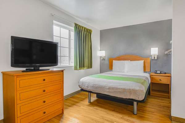Suite - Studio 6 Extended Stay Hotel Opelika