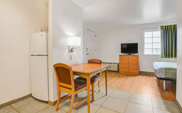 Suite - Studio 6 Extended Stay Hotel Opelika
