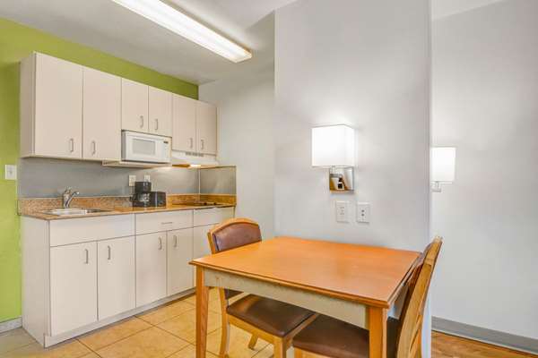 Suite - Studio 6 Extended Stay Hotel Opelika