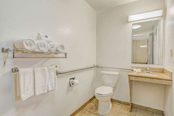  - Studio 6 Extended Stay Hotel Opelika