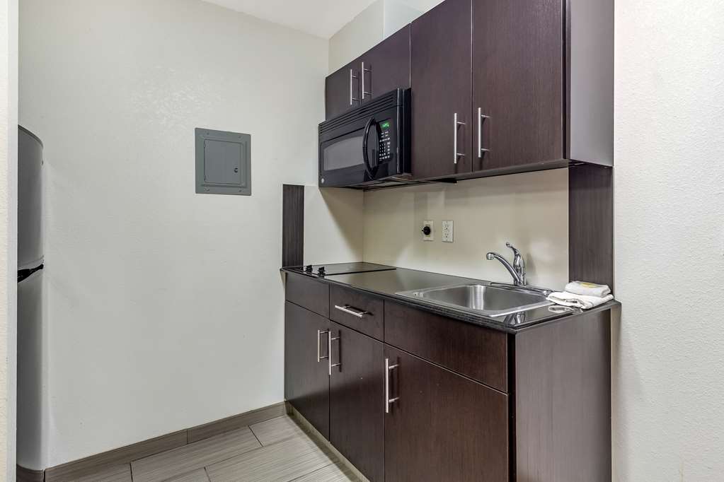 STUDIO 6 ORANGE TX-guestroom-Guest Room,Guest Room Amenity,Kitchen/Kitchenette,On-Site.jpg