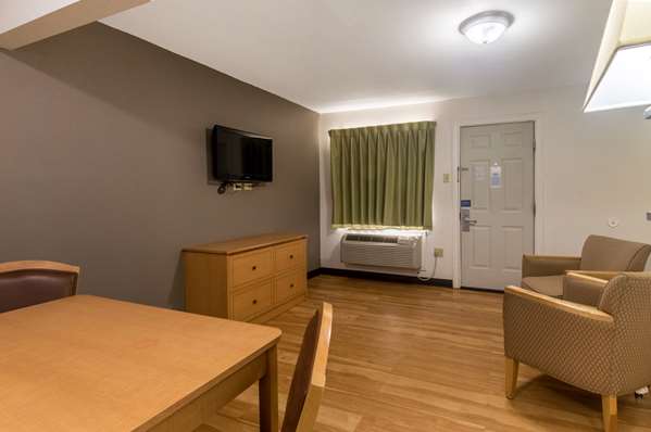  - Studio 6 Extended Stay Hotel Lubbock