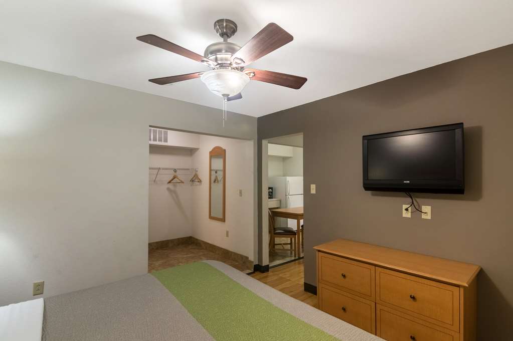 STUDIO 6 LUBBOCK - MEDICAL CENTER-guestroom-Guest Room,Bedding,Guest Room Amenity,Mini-Refrigerator,TV and multimedia,Sitting area,On-Site,Furnishings,Double Room,Standard Room.jpg