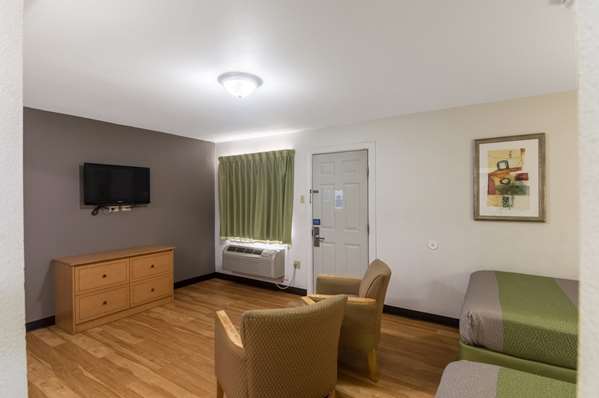  - Studio 6 Extended Stay Hotel Lubbock