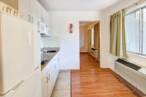  - Studio 6 Extended Stay Hotel Dallas Grand Prairie - I-30, Exit 34