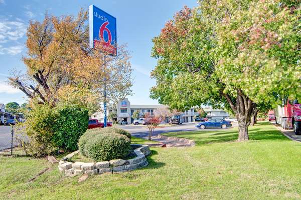 Exterior view - Studio 6 Extended Stay Hotel Dallas Grand Prairie - I-30, Exit 34