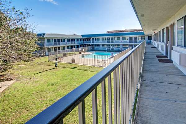 Exterior view - Studio 6 Extended Stay Hotel Dallas Grand Prairie - I-30, Exit 34