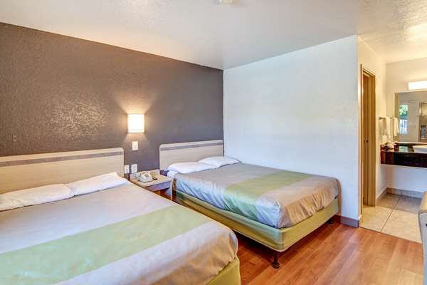  - Studio 6 Extended Stay Hotel Dallas Grand Prairie - I-30, Exit 34