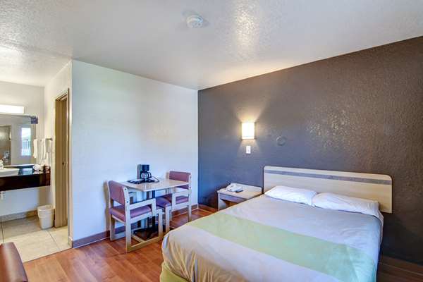 - Studio 6 Extended Stay Hotel Dallas Grand Prairie - I-30, Exit 34