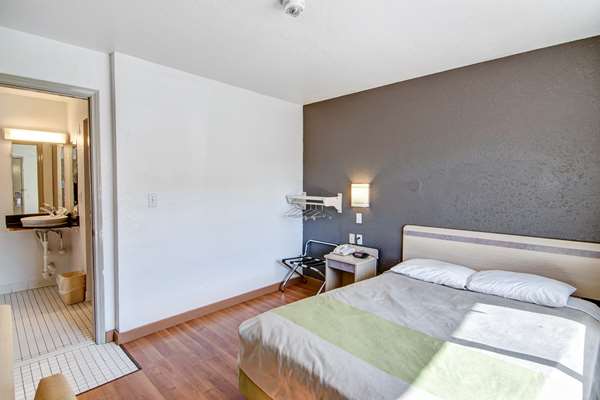  - Studio 6 Extended Stay Hotel Dallas Grand Prairie - I-30, Exit 34