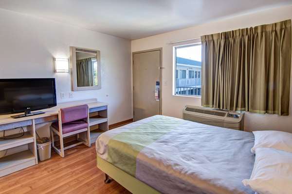  - Studio 6 Extended Stay Hotel Dallas Grand Prairie - I-30, Exit 34