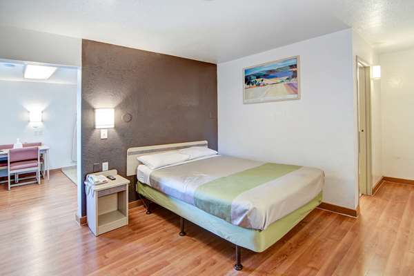  - Studio 6 Extended Stay Hotel Dallas Grand Prairie - I-30, Exit 34