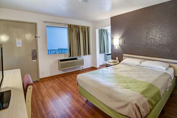  - Studio 6 Extended Stay Hotel Dallas Grand Prairie - I-30, Exit 34