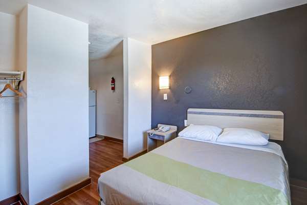  - Studio 6 Extended Stay Hotel Dallas Grand Prairie - I-30, Exit 34