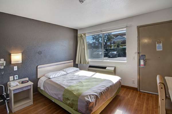  - Studio 6 Extended Stay Hotel Dallas Grand Prairie - I-30, Exit 34