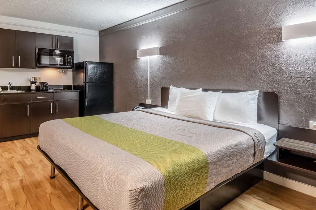 STUDIO 6 FT WORTH WEST MEDICAL CTR-guestroom-Guest Room,On-Site.jpg