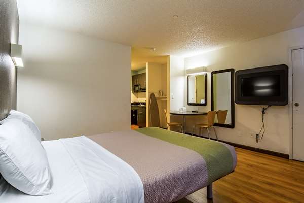  - Studio 6 Extended Stay Hotel Cypress