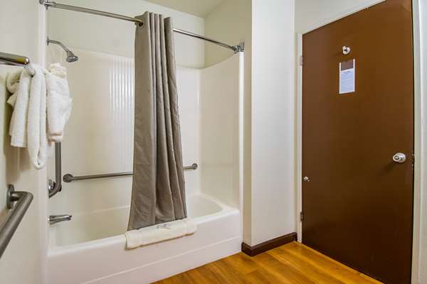  - Studio 6 Extended Stay Hotel Cypress
