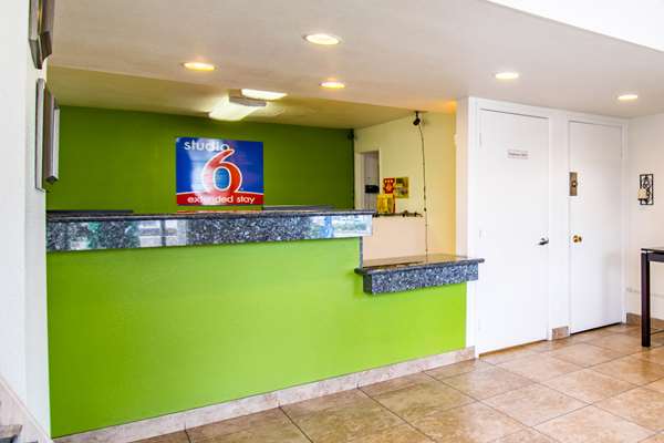  - Studio 6 Extended Stay Hotel Cypress