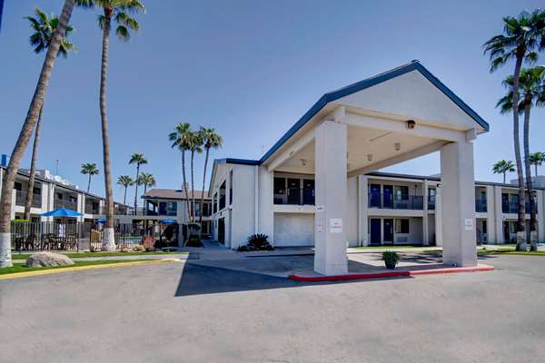 Exterior view - Studio 6 Extended Stay Hotel Irvington Road Tucson - I-10, Exit 264