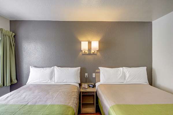  - Studio 6 Extended Stay Hotel Midwest City - I-40, Exit 156A