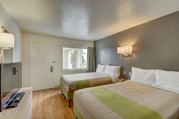  - Studio 6 Extended Stay Hotel Midwest City - I-40, Exit 156A