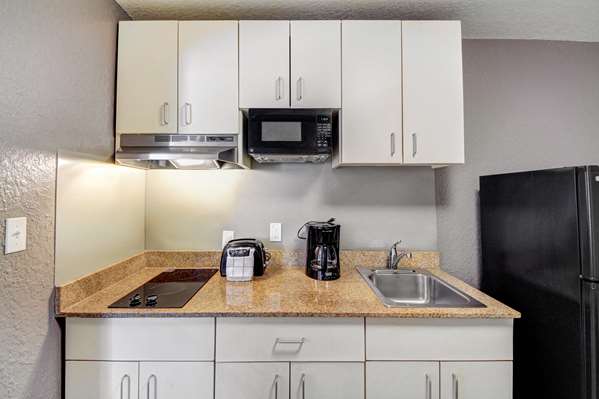  - Studio 6 Extended Stay Hotel Midwest City - I-40, Exit 156A