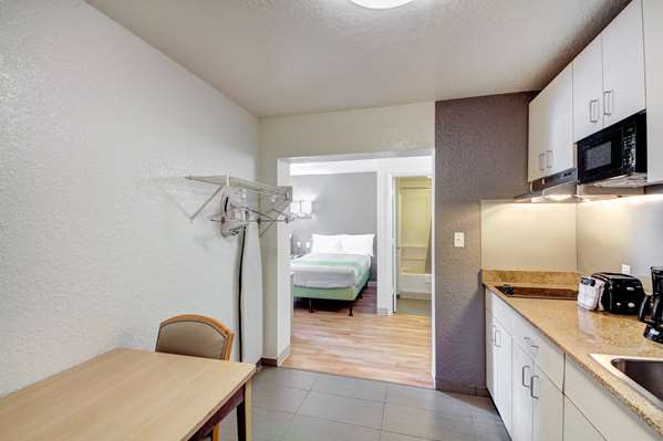  - Studio 6 Extended Stay Hotel Midwest City - I-40, Exit 156A