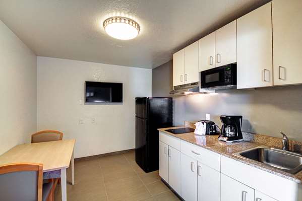  - Studio 6 Extended Stay Hotel Midwest City - I-40, Exit 156A