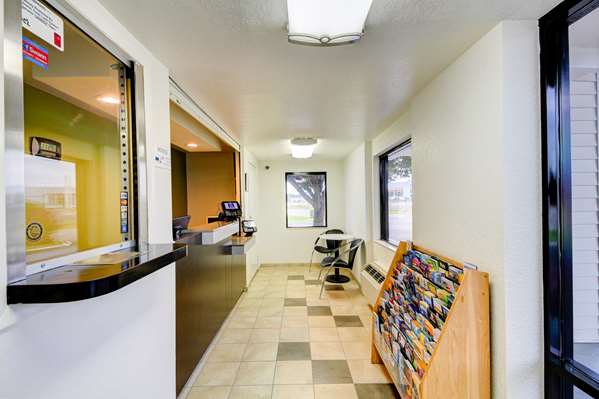  - Studio 6 Extended Stay Hotel Midwest City - I-40, Exit 156A