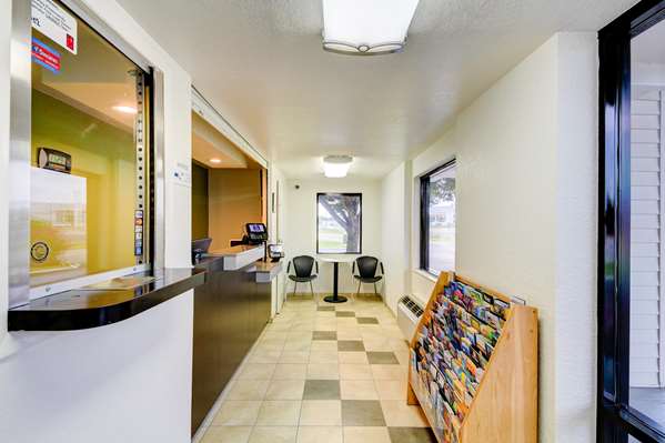  - Studio 6 Extended Stay Hotel Midwest City - I-40, Exit 156A