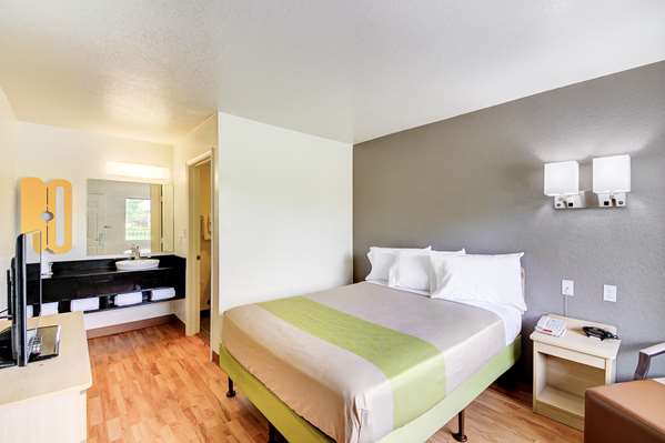  - Studio 6 Extended Stay Hotel Midwest City - I-40, Exit 156A