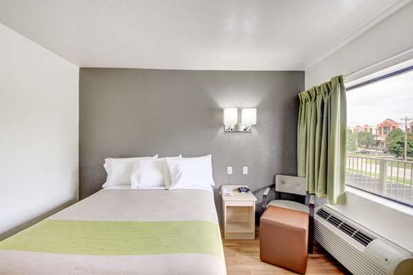  - Studio 6 Extended Stay Hotel Midwest City - I-40, Exit 156A