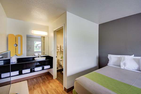  - Studio 6 Extended Stay Hotel Midwest City - I-40, Exit 156A