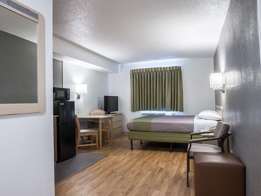 STUDIO 6 DAYTON MIAMISBURG-guestroom-Guest Room,Bed,Bedding,Guest Room Amenity,Refrigerator,TV and multimedia,Sitting area,On-Site,Furnishings,Telephone,Single Room.jpg