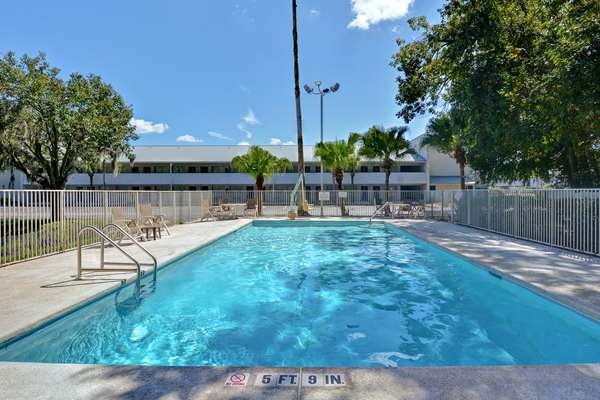 Pool - Studio 6 Extended Stay Hotel Baymeadows Jacksonville - I-95, Exit 341