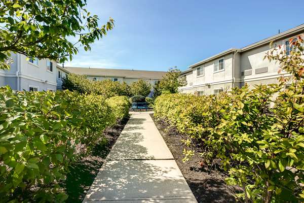 Exterior view - Studio 6 Extended Stay Hotel East Brunswick - I-95, Exit 9