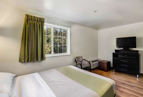  - Studio 6 Extended Stay Hotel East Brunswick - I-95, Exit 9