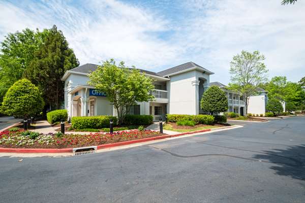 Exterior view - Studio 6 Extended Stay Hotel Gwinnett Place Duluth - I-85, Exit 104