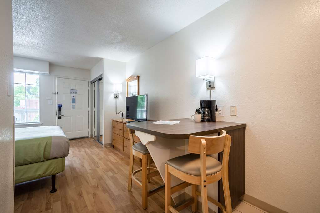 STUDIO 6 ATLANTA ROSWELL-guestroom-Guest Room,On-Site.jpg