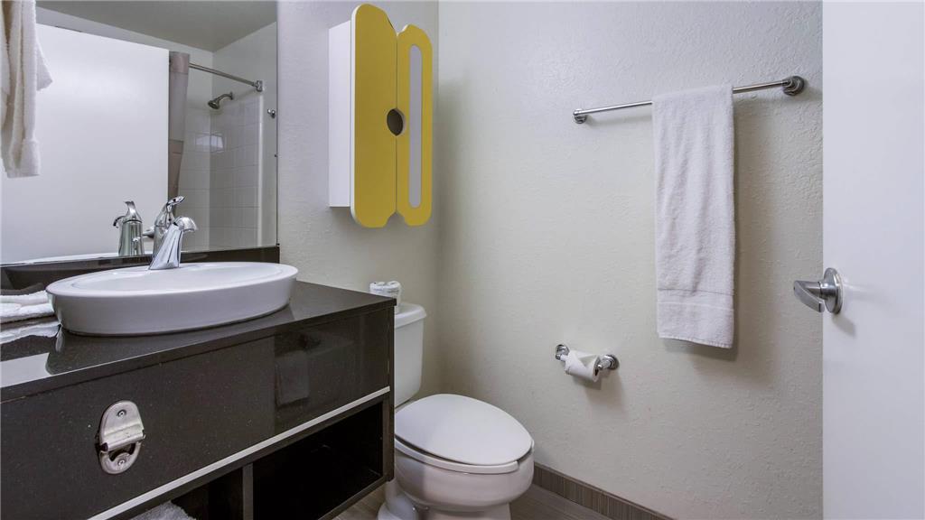 STUDIO 6 FT LAUDERDALE CORAL SPRING-guestroom-Guest Room,On-Site.jpg