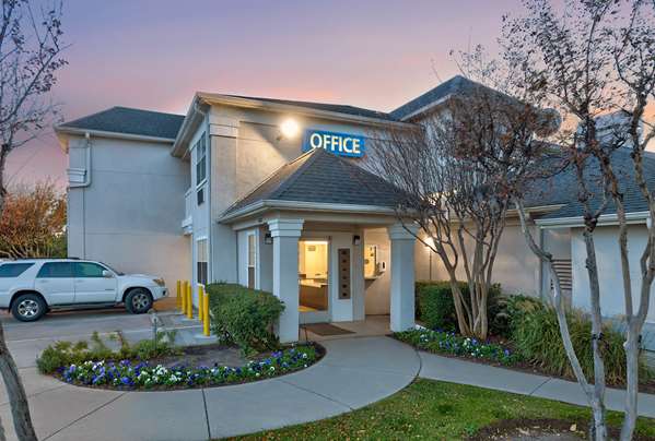 Exterior view - Studio 6 Extended Stay Hotel North Richland Hills - I-820, Exit 21 & 22A