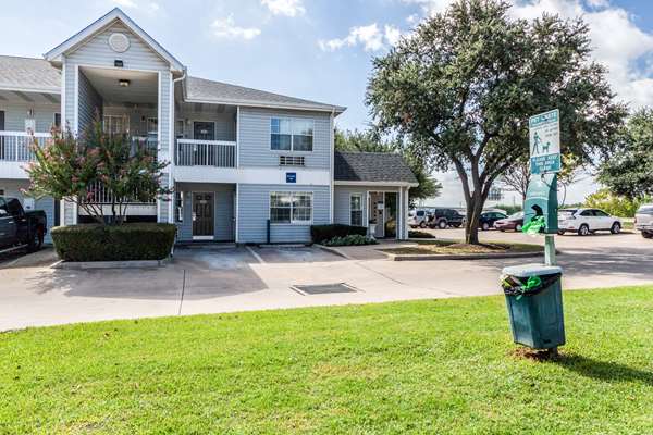 Exterior view - Studio 6 Extended Stay Hotel Northwest Dallas - I-35, Exit 436A