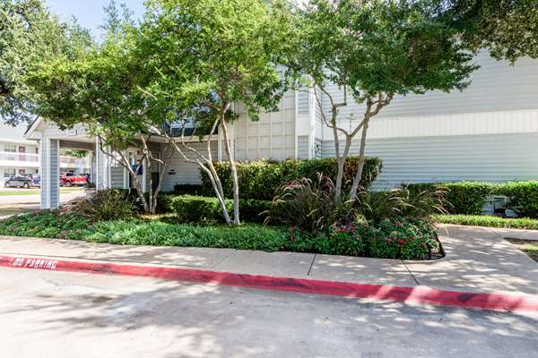 Exterior view - Studio 6 Extended Stay Hotel Northwest Dallas - I-35, Exit 436A